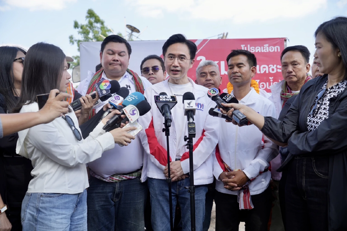 “ยศชนัน” เผยโพล พท.ออกครบ มั่นใจรักษาอีสานได้ แม้งูเห่าออก