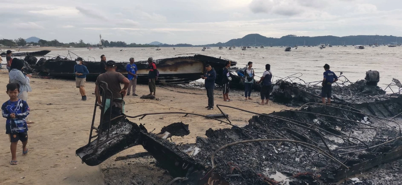 สรุปวอด 22 ลำ! ผู้ว่าฯ ภูเก็ตสั่งเช็กวงจรปิดปมไฟไหม้สปีดโบ๊ทอ่าวฉลอง