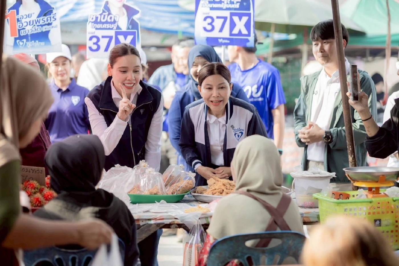 "ซาบีดา" อ้อนคนเมืองคอน - เลือก "ภูมิใจไทย" ทั้งคนและพรรค