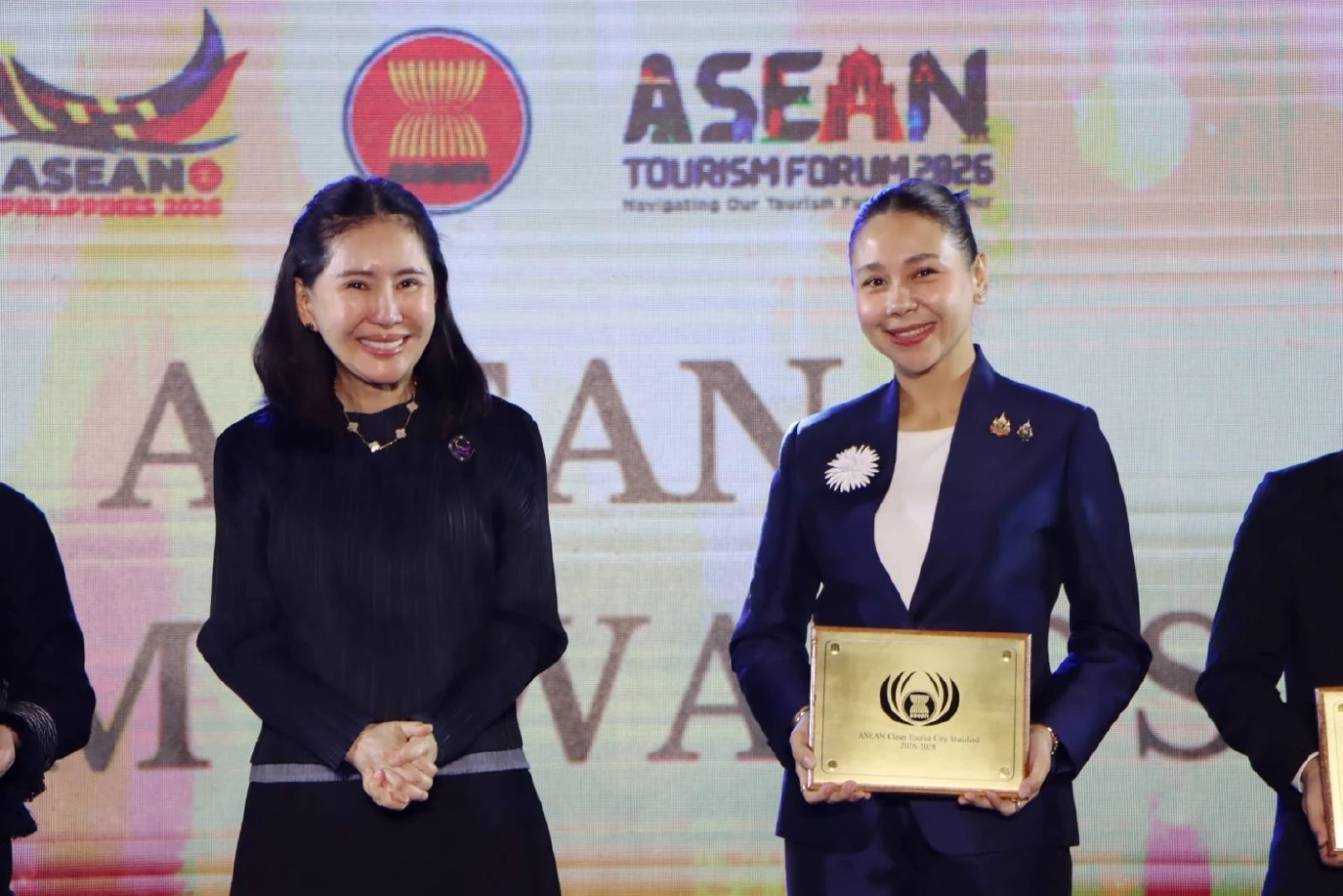 นายกอุทัยฯ ปลื้ม! คว้ามาตรฐาน "เมืองท่องเที่ยวสะอาดอาเซียน"