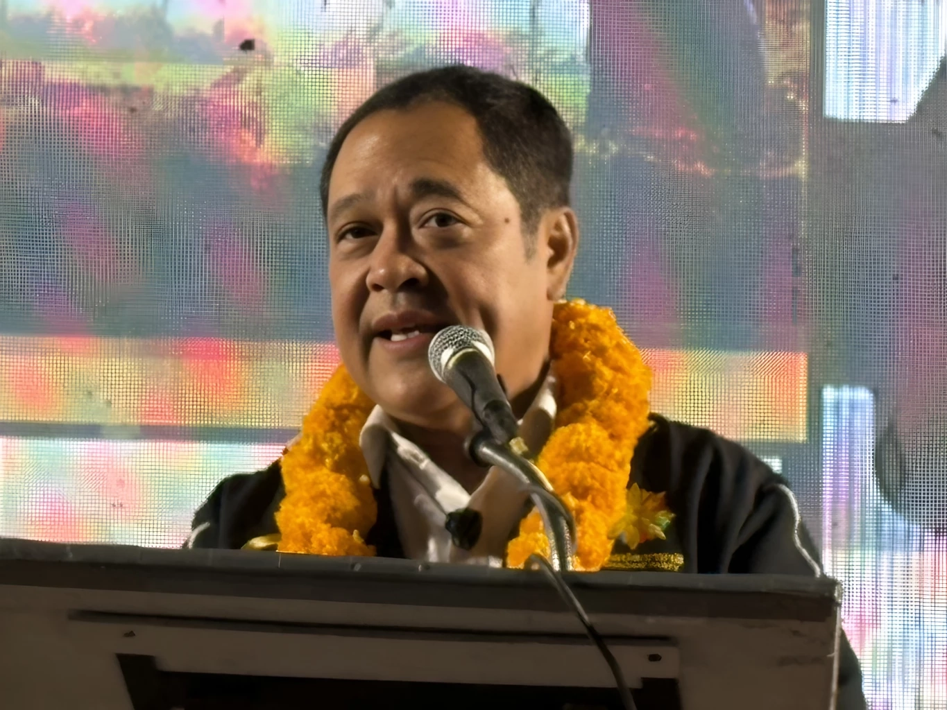 "วันนอร์" ส่งสารถึง "ผู้ว่าฯปัตตานี" เตือน "ปลัด-นายอำเภอ" วางตัวเป็นกลาง หลังพบพิรุธในพื้นที่