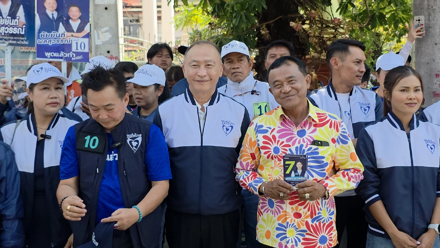 คนเสื้อแดงบุกโวย "อนุทิน" รับ "ลุงชาญ - นายกฯเบี้ยว" เข้าพรรค