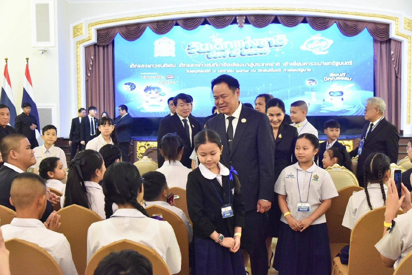 "นายกฯ" เปิดทำเนียบ รับเด็กและเยาวชน เชื่อในอนาคต จะมีหนึ่งในนี้มาบริหารประเทศ