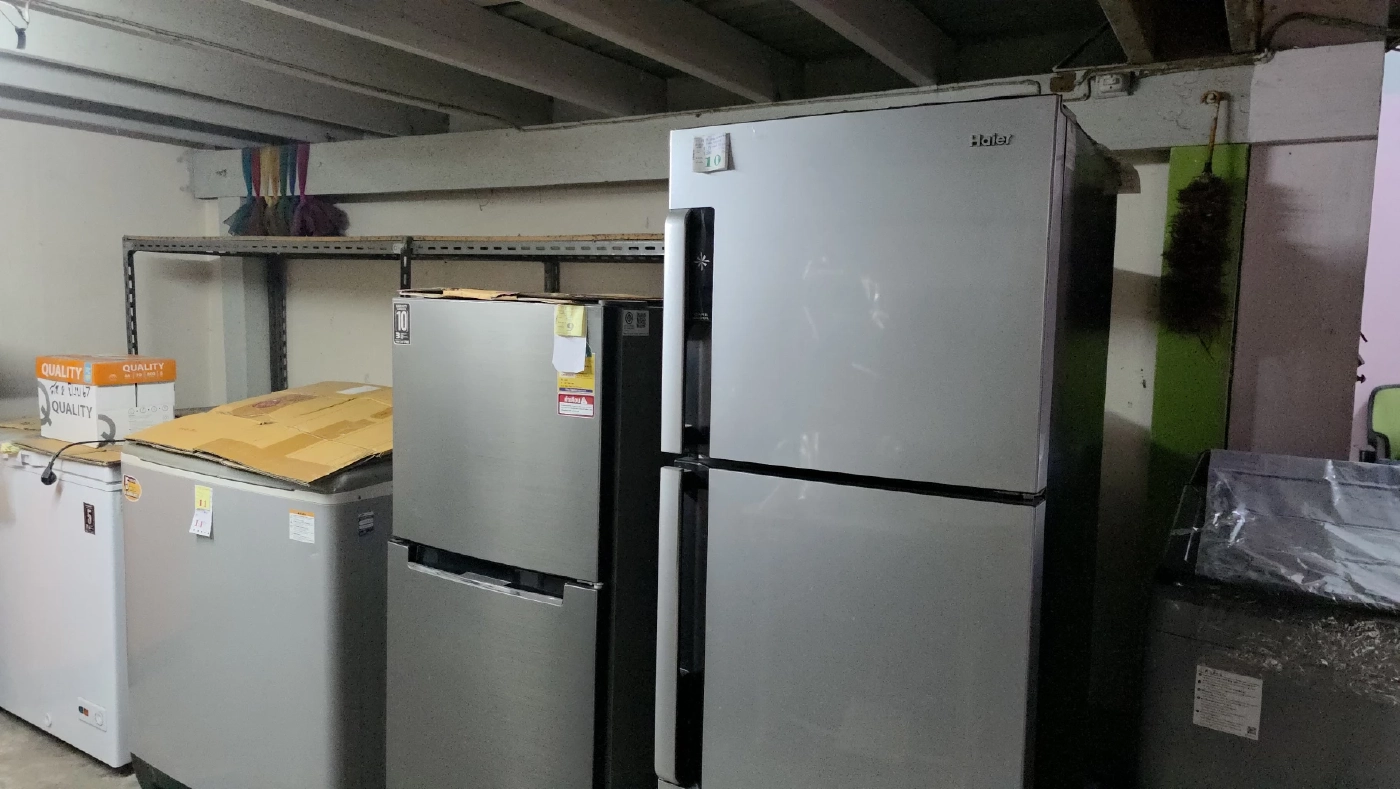 คึกคัก! ชาวบ้านแห่เข้าโรงตึ๊งหลังปีใหม่ แบกเครื่องซักผ้า-ตู้เย็นหมุนเงิน