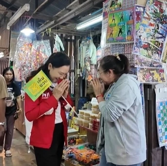 พี่น้อง “ฉายแสง” ลุยหาเสียงตลาดคลองสวน 100 ปี ฉะเชิงเทรา