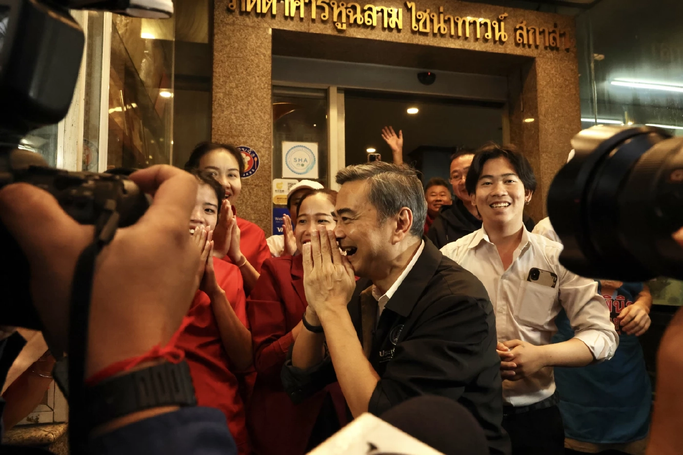 "มาร์ค" ยกทีม "ประชาธิปัตย์" ทวงคะแนนคืนจากคนไทยเชื้อสายจีน