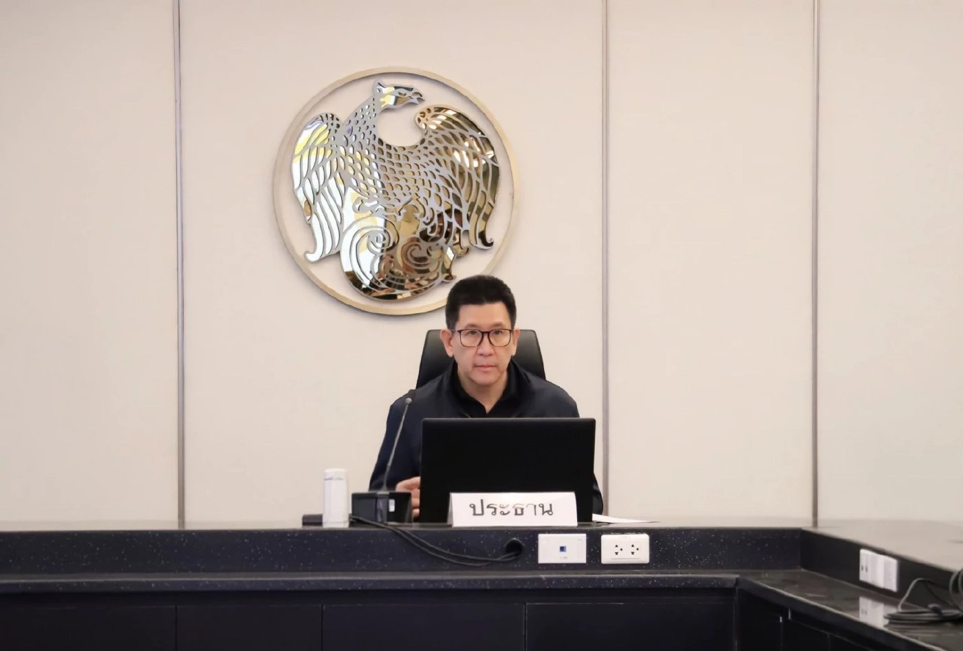 เอกนิติ นิติทัณฑ์ประภาศ รองนายกรัฐมนตรีและรัฐมนตรีว่าการกระทรวงการคลัง