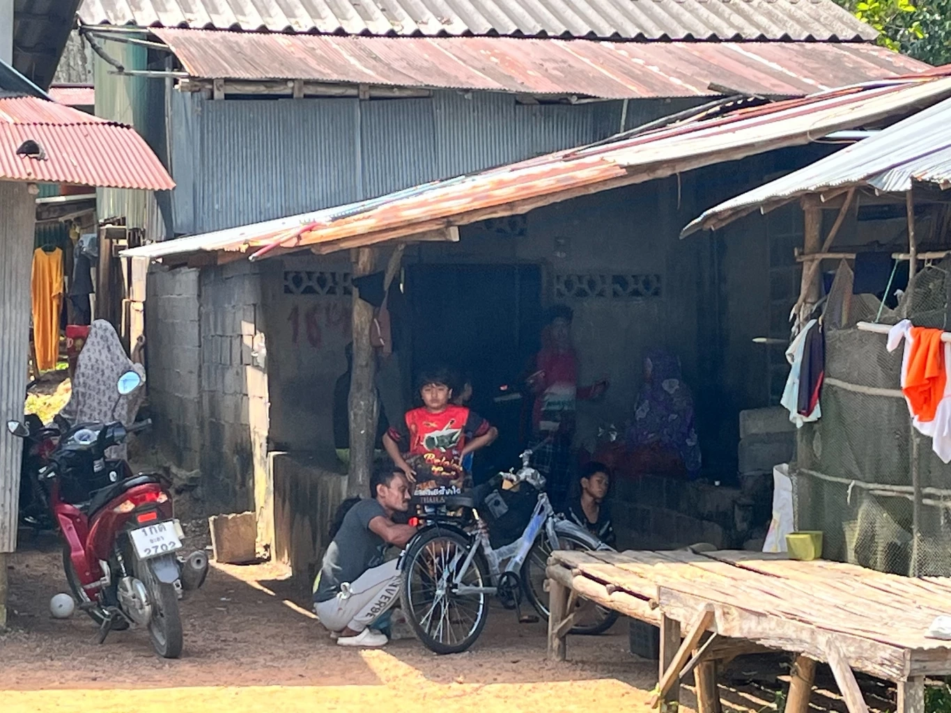 “สื่อใต้-เนชั่น-วิริยะ” มอบของขวัญ “เด็กที่ไปไม่ถึงวันเด็ก”