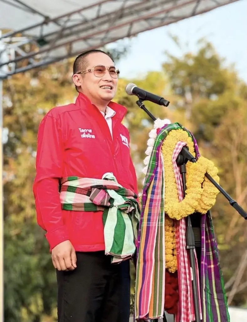 เกมไล่งูเห่า “ลิ้ง กาฬสินธุ์” แดงพันธุ์ใหม่สู้บ้านใหญ่ “กำนันหิต” เจ้าพ่อภูไท