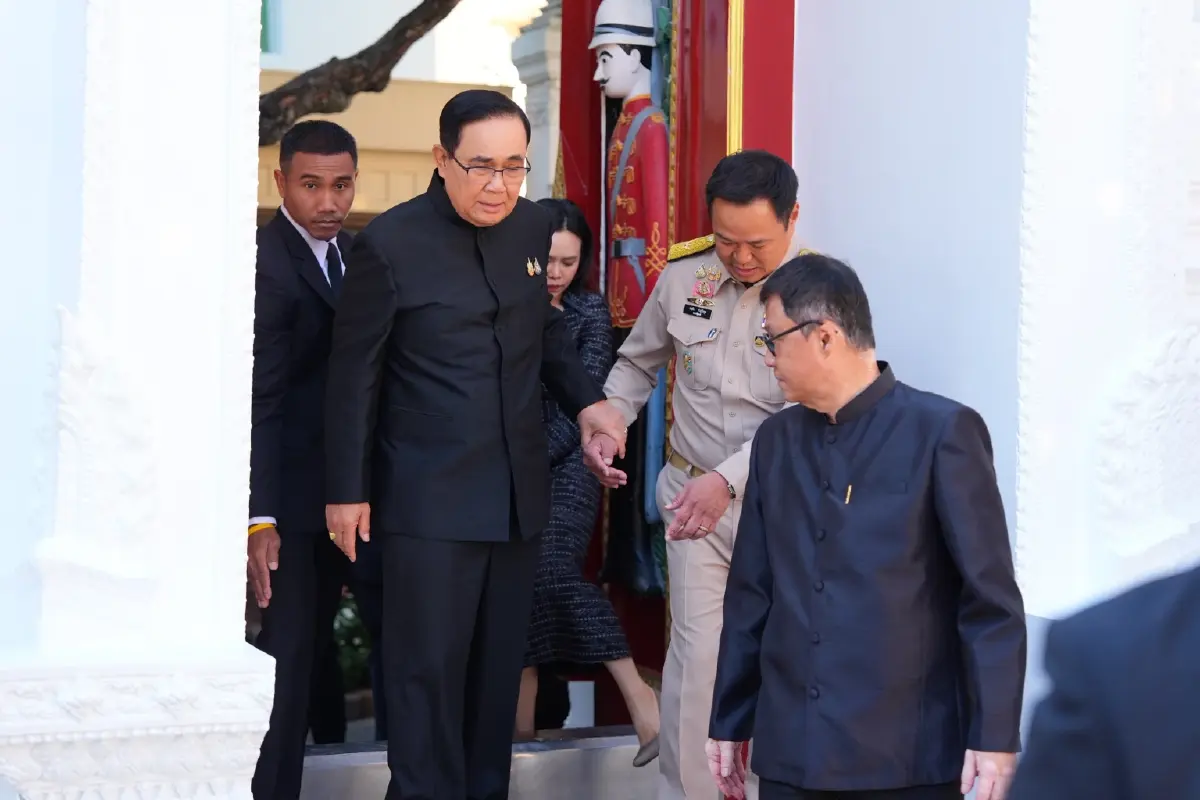 “ลุงตู่” ให้กำลังใจ “อนุทิน” แนะนำขอให้อดทน แก้ปัญหาชายแดน