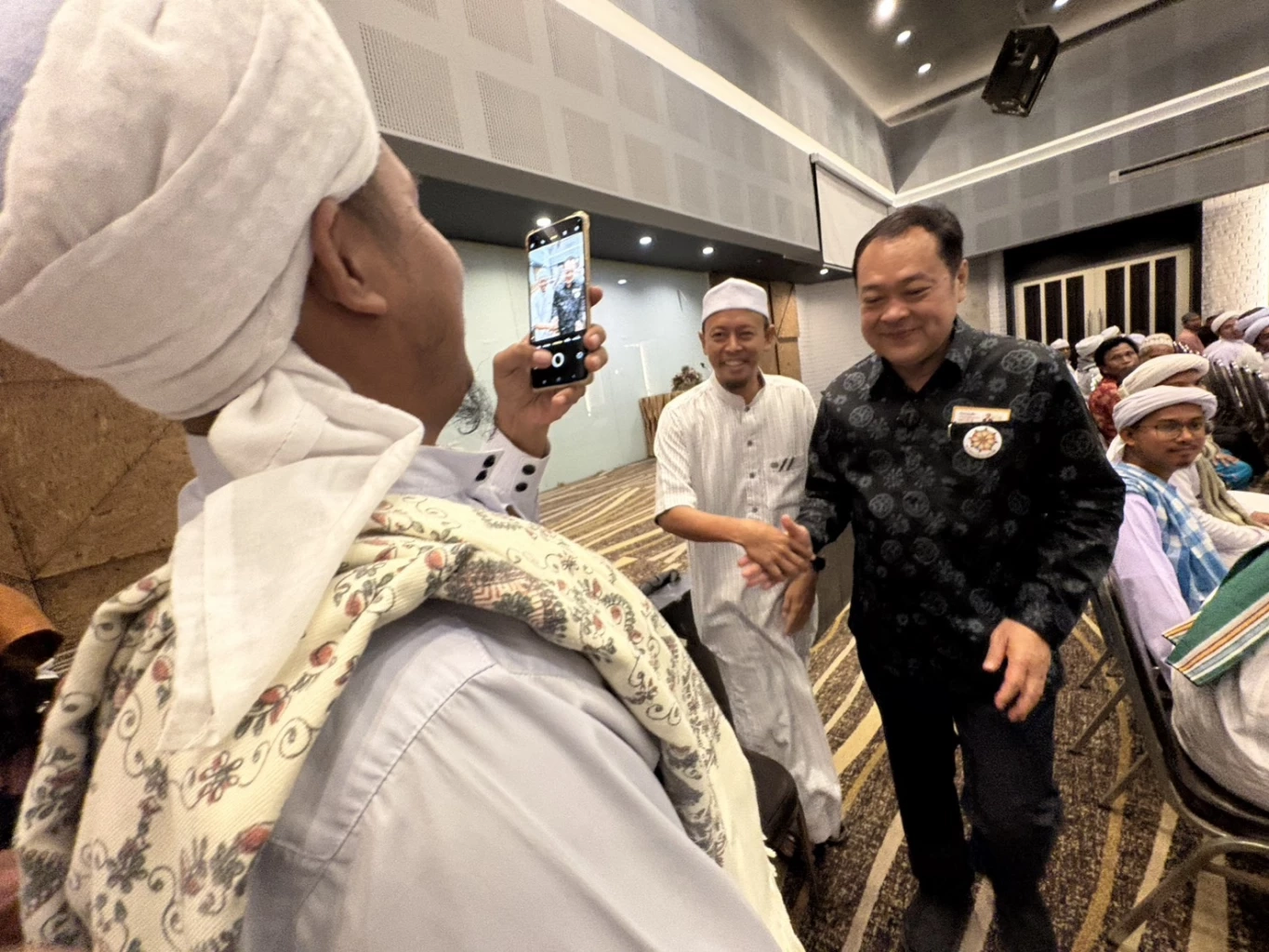 "วันนอร์- พ.ต.อ.ทวี" บุกปัตตานี พบ 1,200 โต๊ะครู ชี้ การเมือง คือ เกราะป้องศาสนา ชูยุทธศาสตร์ "สันติภาพสมดุล"