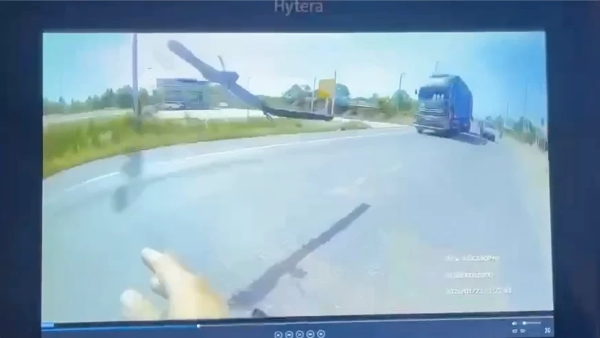 ระทึก! พ่วง 18 ล้อ โชเฟอร์เติมมาเต็มกราฟ สับหลอกซิ่งแหกด่านควันดำ