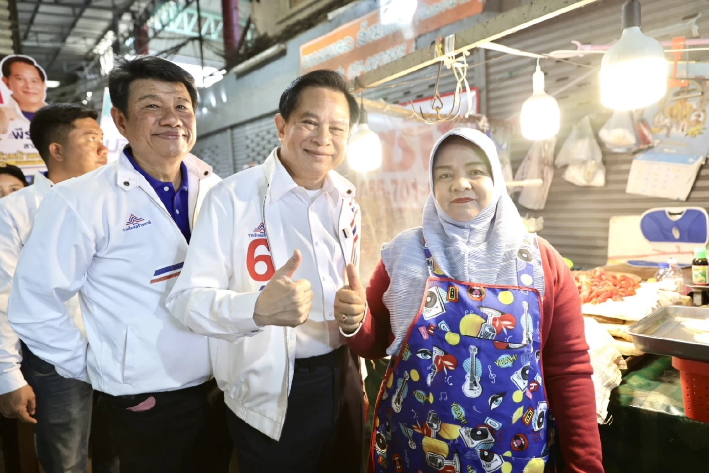 ชาวนนท์แห่รับ "พีระพันธุ์" ฝากความหวังปราบยาเสพติด-คุมค่าไฟ