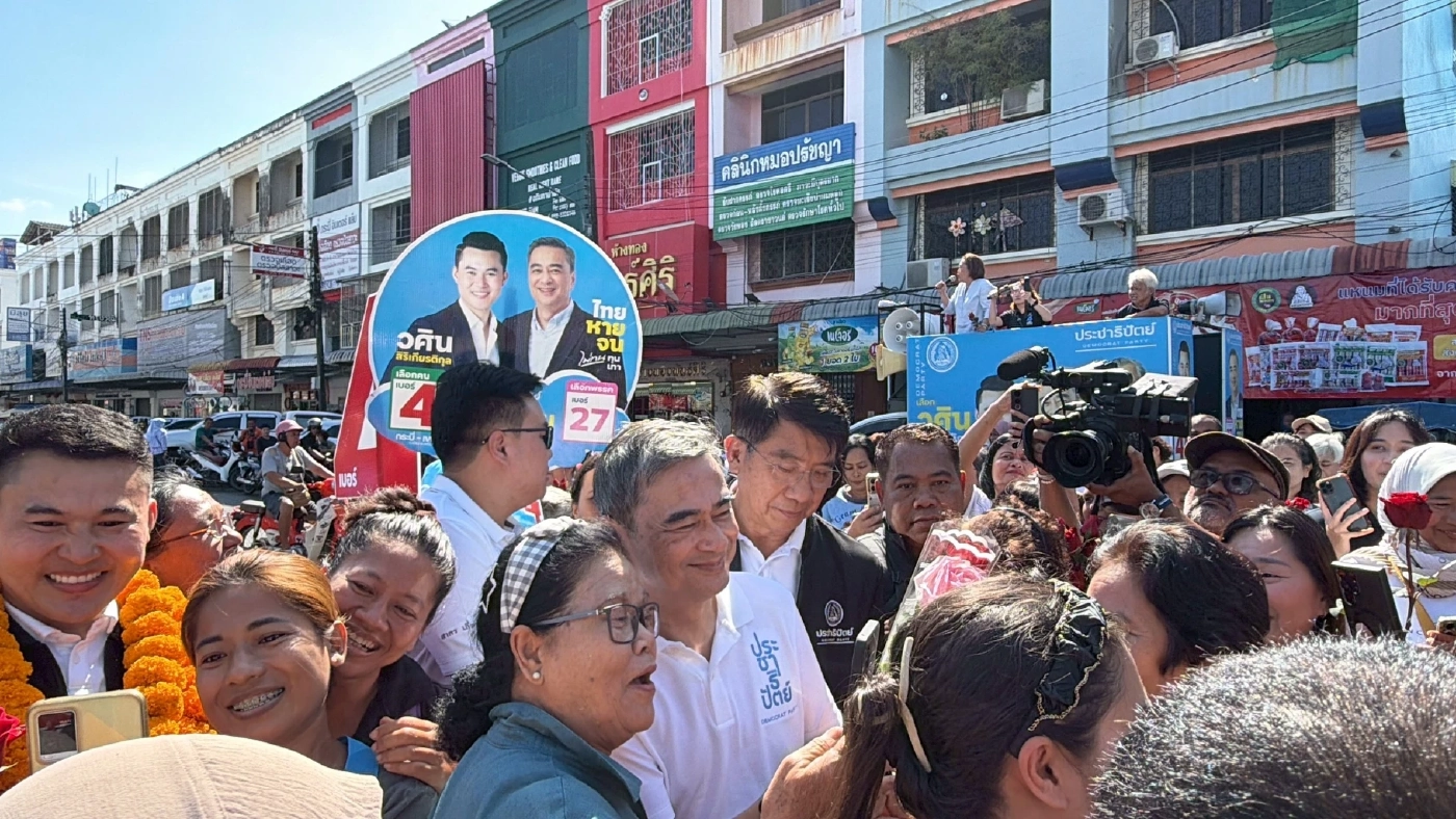"อภิสิทธิ์" บุกอันดามันขอคะแนน ย้ำการเมืองสุจริต-เศรษฐกิจดี