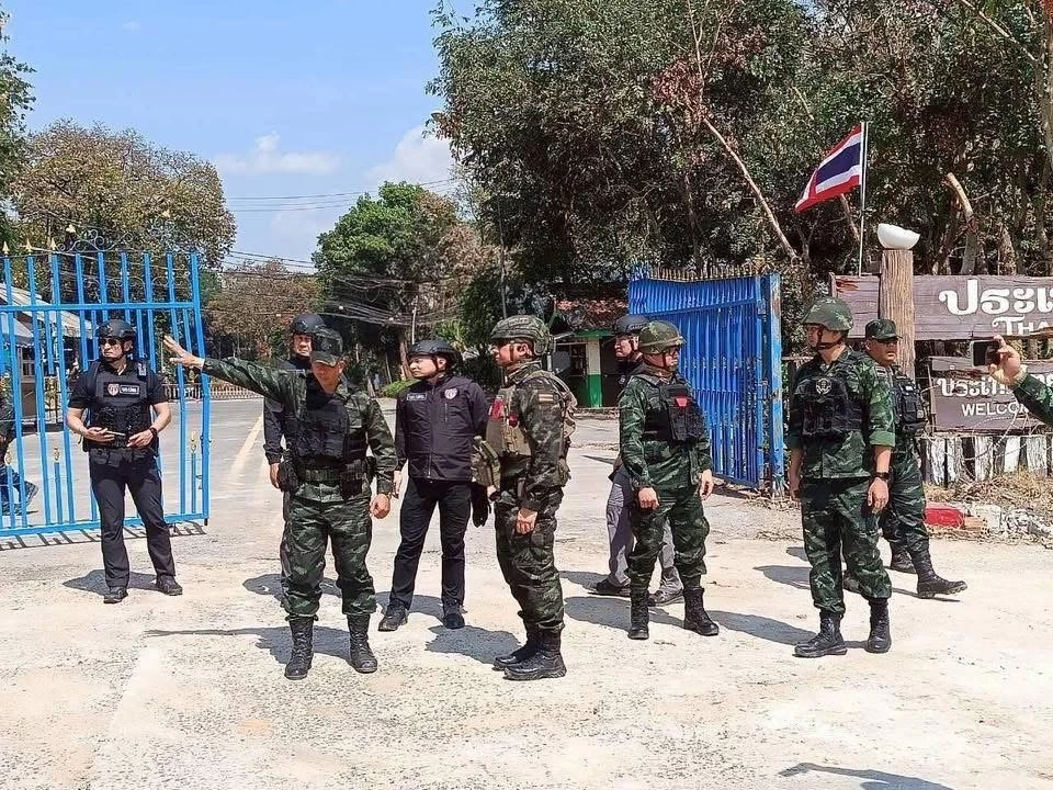 ช็อก! เปิดภาพฐาน "สแกมเมอร์" ด่านช่องจอม-โอร์เสม็ด เจอหลักฐานอื้อ พบสร้าง "โรงพักปลอม"