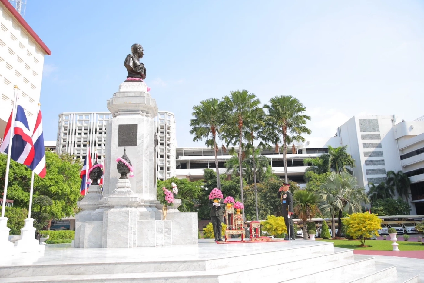 “ประยุทธ์ - อภิรัชต์” ร่วมพิธีวันกองทัพบก รำลึกวีรกรรมบรรพชนไทย