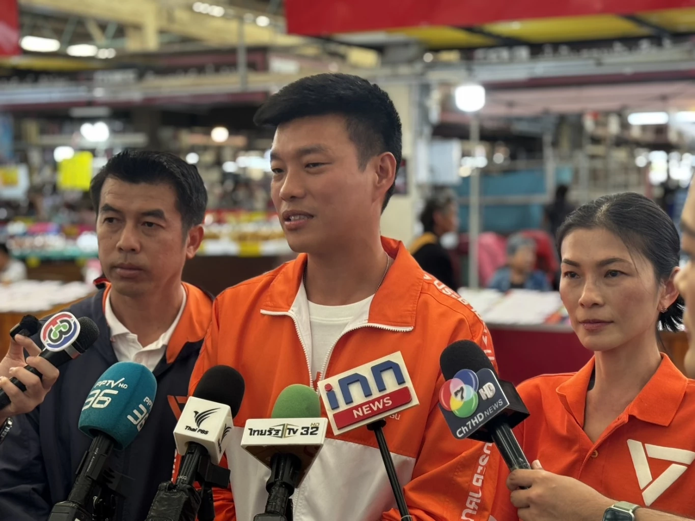 นายณัฐพงษ์ เรืองปัญญาวุฒิ หัวหน้าพรรค และแคนดิเดตนายกรัฐมนตรีพรรคประชาชน