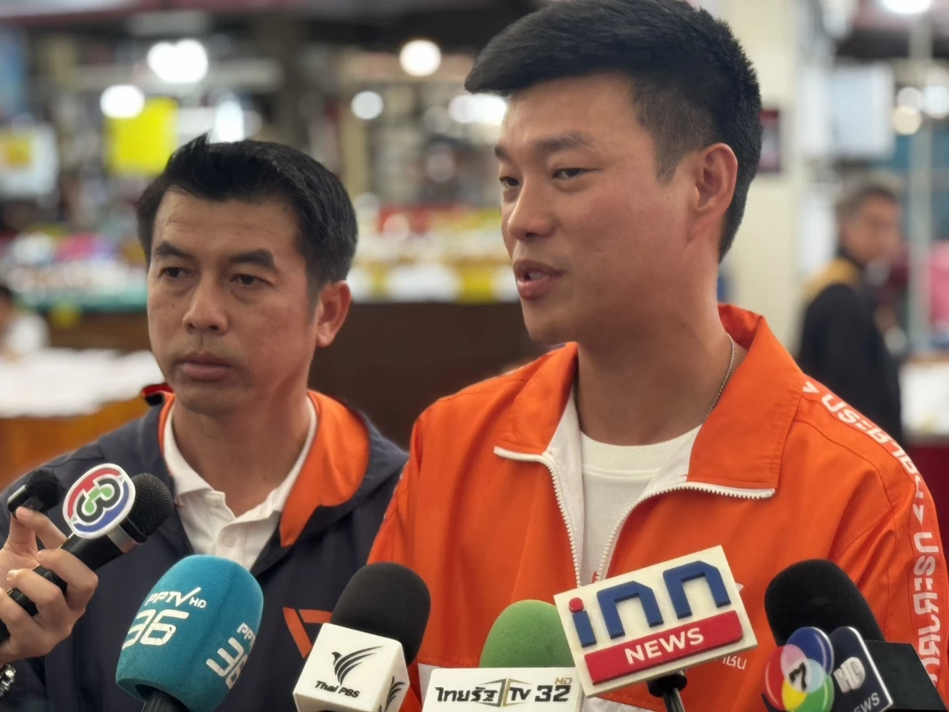 นายณัฐพงษ์ เรืองปัญญาวุฒิ หัวหน้าพรรค และแคนดิเดตนายกรัฐมนตรีพรรคประชาชน