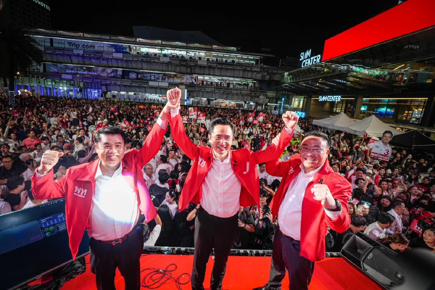 "เพื่อไทย" เปิดนโยบายหมัดเด็ด "รวยทุกวันเงินล้าน 9 คน”