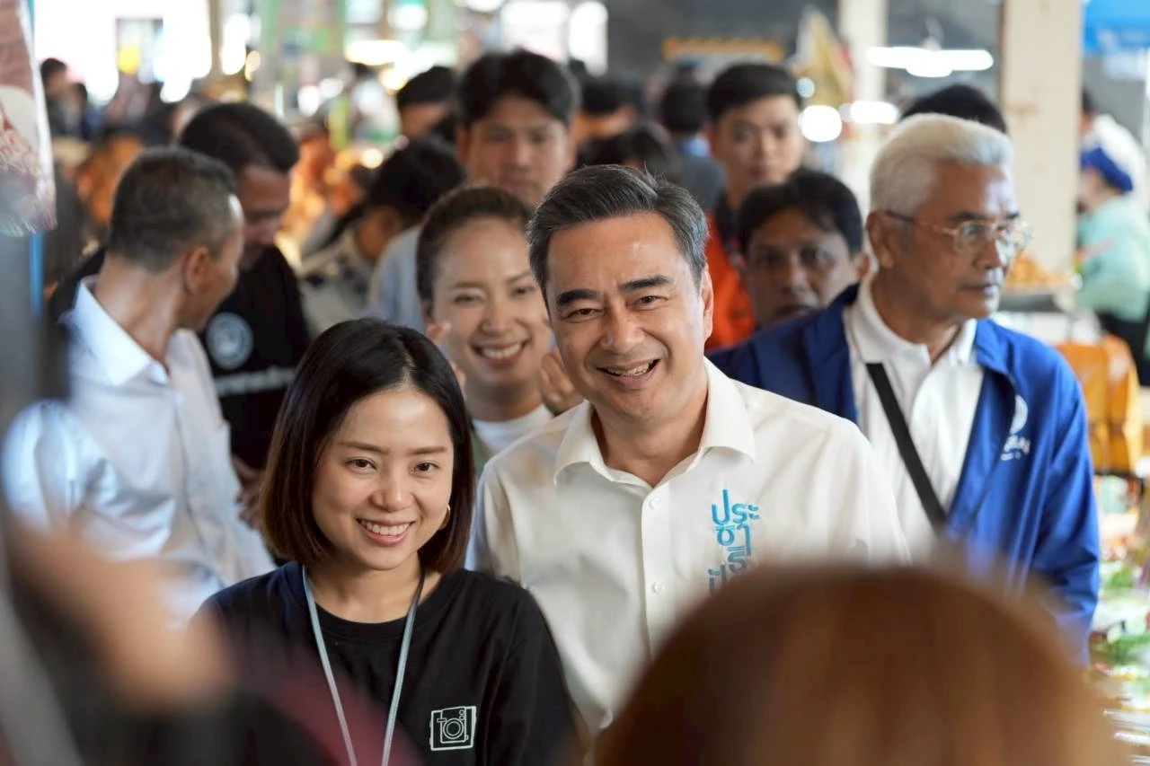 "อภิสิทธิ์" หาเสียงย่านวิภาวดีฯ มั่นใจ ปชป.ทวง สส.กรุงเทพฯ ได้