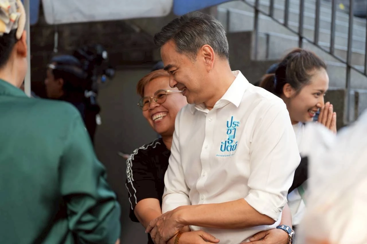 "อภิสิทธิ์" หาเสียงย่านวิภาวดีฯ มั่นใจ ปชป.ทวง สส.กรุงเทพฯ ได้