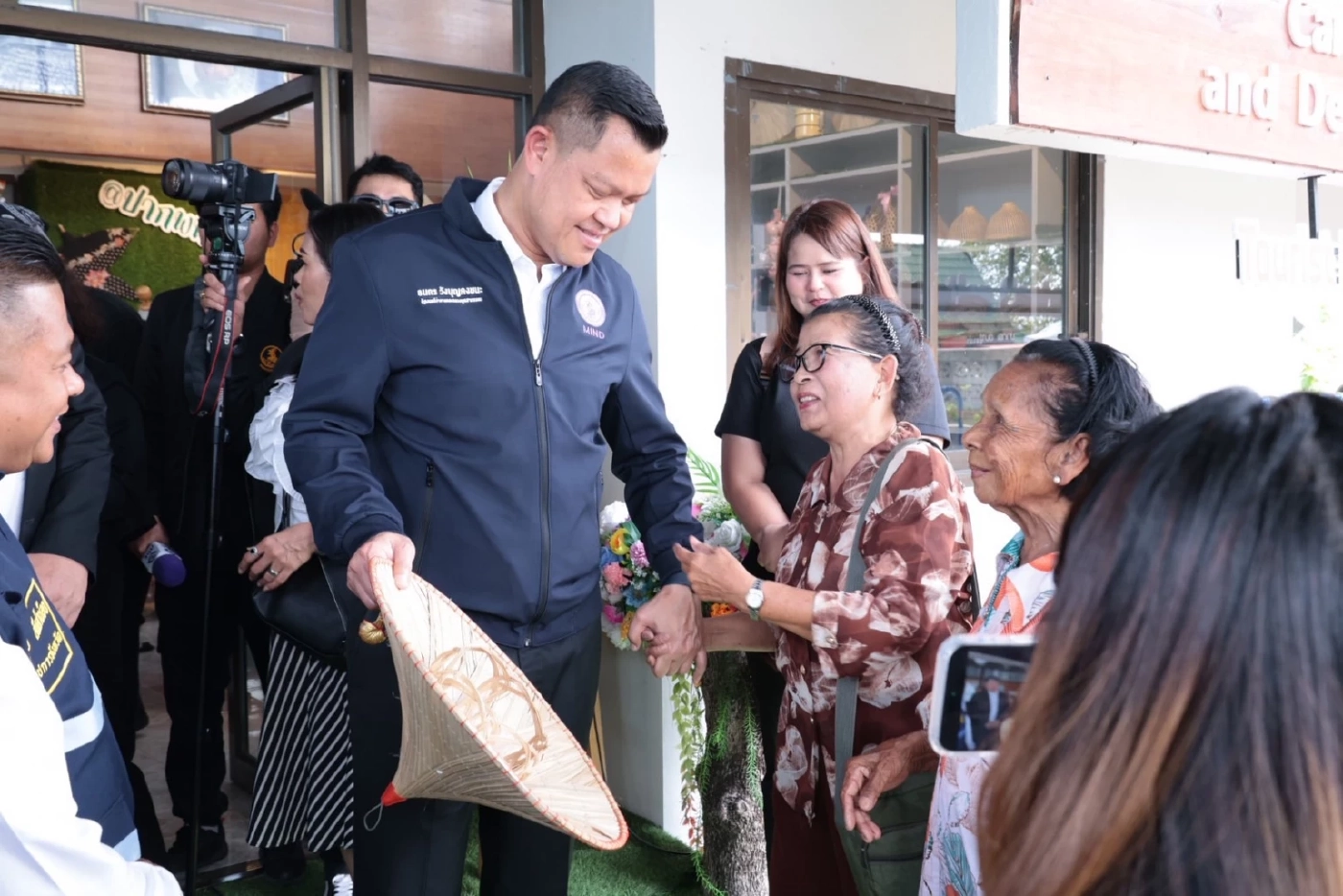 "ธนกร" ขานรับนโยบายนายกฯ ลุยปากพนังพัฒนาวิสาหกิจชุมชน ปั้นเศรษฐกิจนครศรีธรรมราชเติบโตคู่ชุมชน