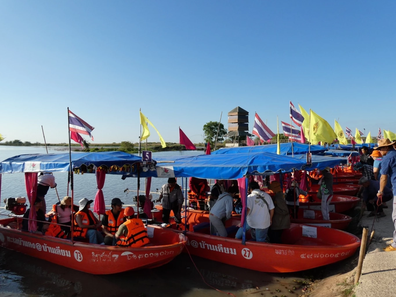 ปรากฏการณ์ LISA Effect ปลุกท่องเที่ยวอุดรฯ ทะเลบัวแดงคึกคัก