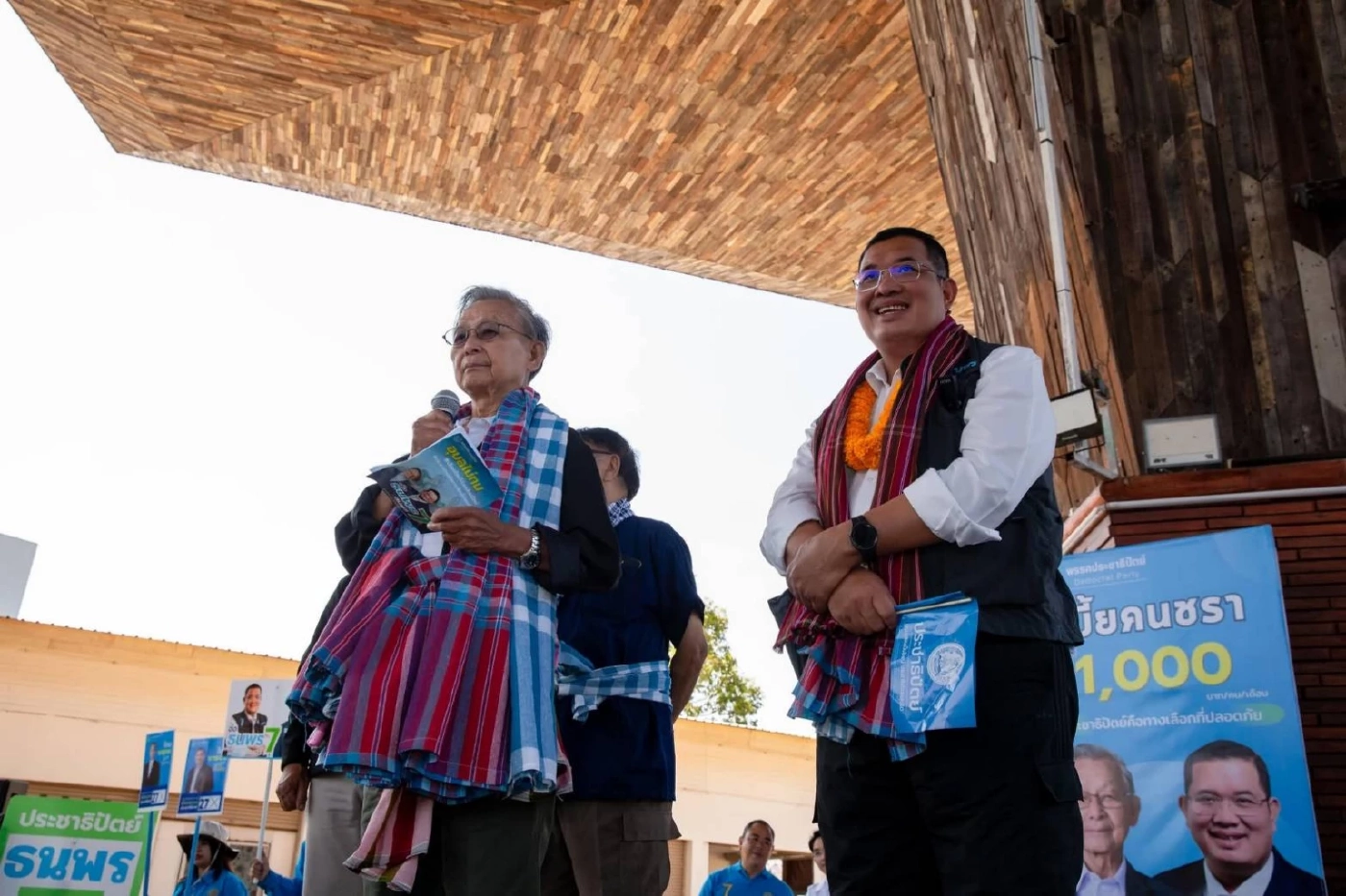 “ชวน” ลุยอุบลฯ ช่วย “ธนพร” หาเสียง ย้ำอุบลฯ สำคัญกับ ปชป.มาก