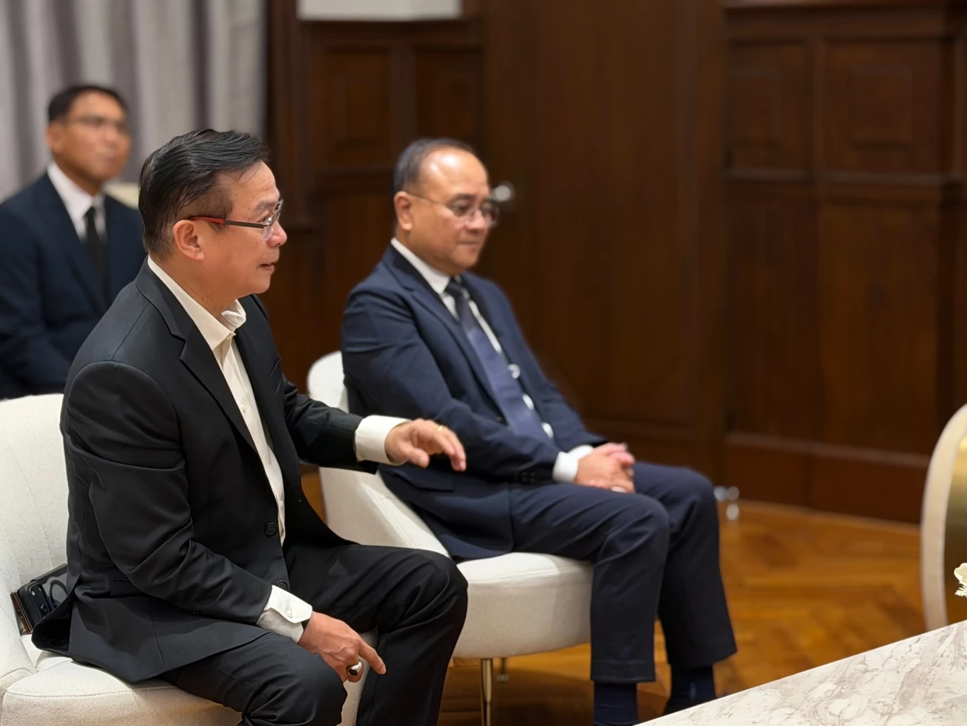 “พิพัฒน์” เร่งเยียวยาเครนถล่ม สั่งจ่ายทันที เสียชีวิตรายละล้าน