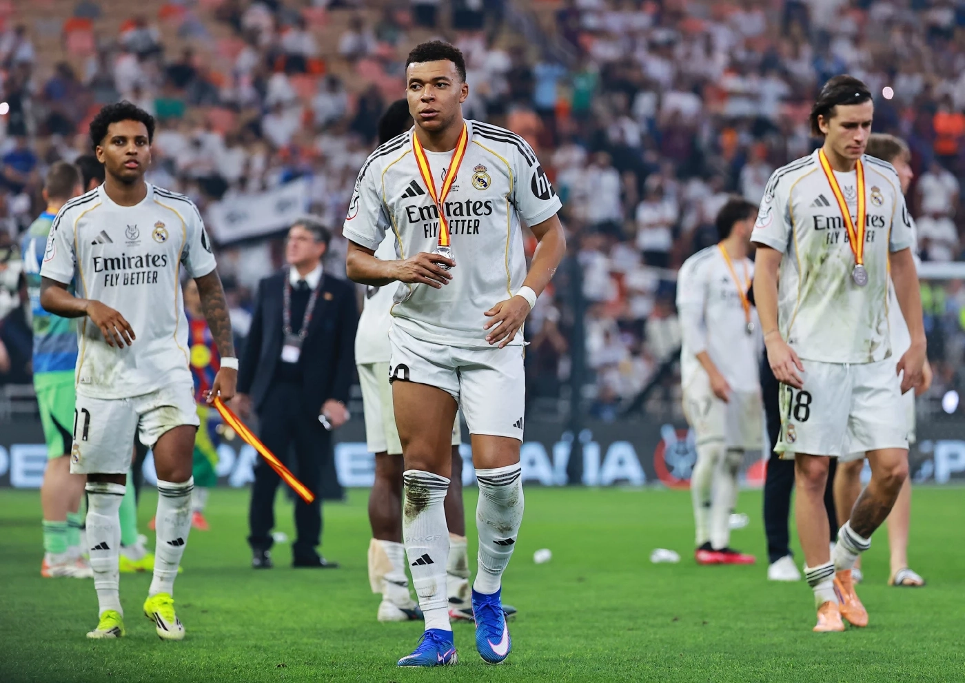 บาร์เซโลน่า เชือด เรอัล มาดริด 3-2 ผงาดแชมป์ซูเปอร์คัพสมัย 16