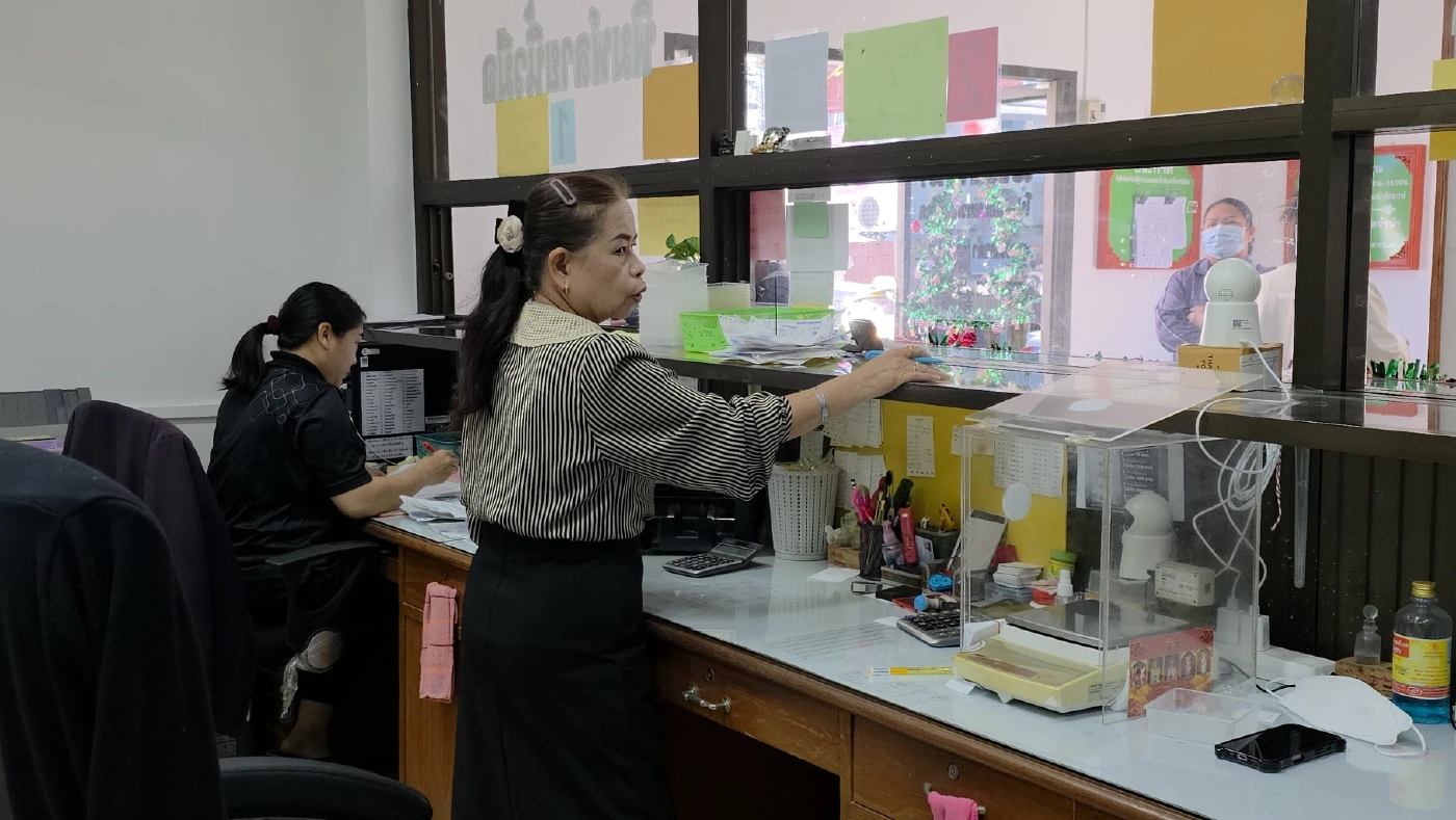 คึกคัก! ชาวบ้านแห่เข้าโรงตึ๊งหลังปีใหม่ แบกเครื่องซักผ้า-ตู้เย็นหมุนเงิน