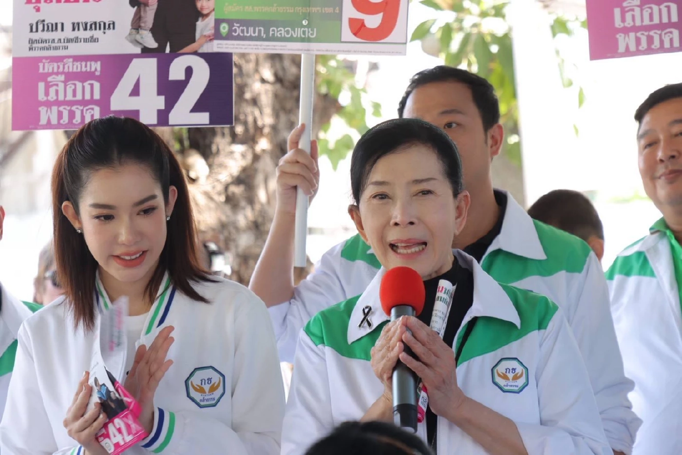 “ปวีณา” ลุยคลองเตย ช่วยผู้สมัครกล้าธรรม ย้ำนโยบายผู้สูงอายุ-เด็ก