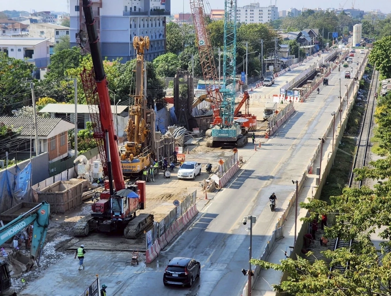 บอร์ด รฟม. ลงพื้นที่ติดตามความคืบหน้ารถไฟฟ้า 'ม่วง – ส้ม'