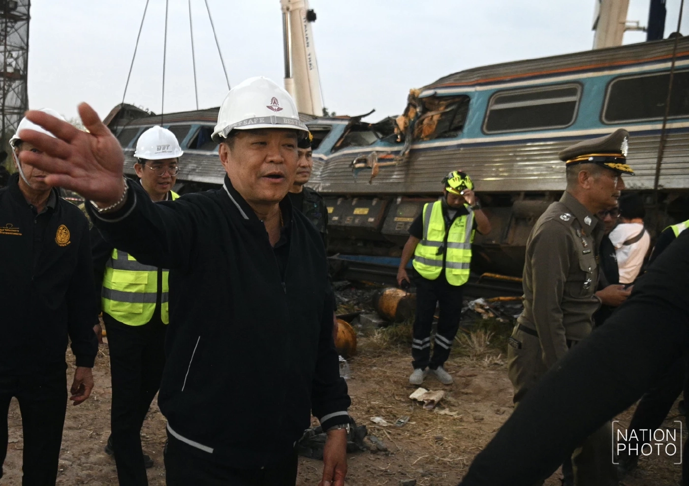 นายกฯ ตรวจเหตุเครนถล่มใส่รถไฟ ลั่นเยียวยาหลักหมื่น เป็นใครก็รับไม่ได้
