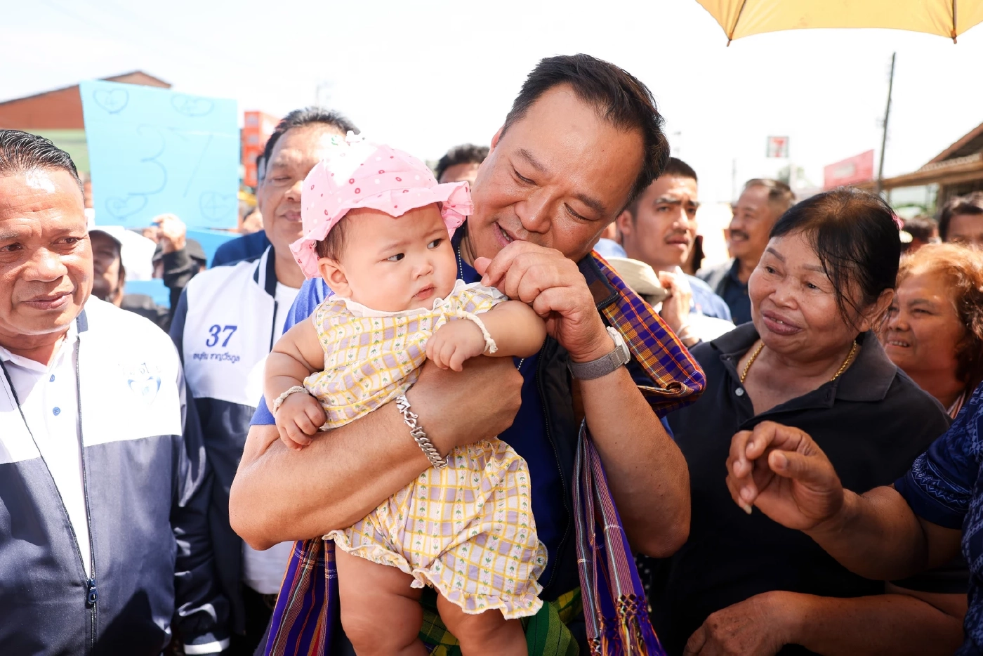 "อนุทิน" ปลื้ม "ชาวชุมพร" ต้อนรับอบอุ่น บอกเชียร์เบอร์ 4-37