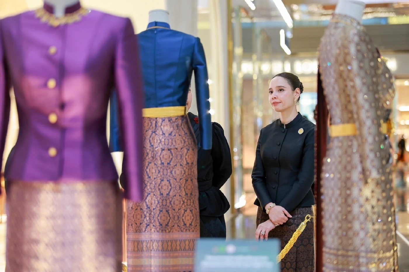 รมว.วัฒนธรรม เปิดการเสวนา-นิทรรศการชุดไทยพระราชนิยม