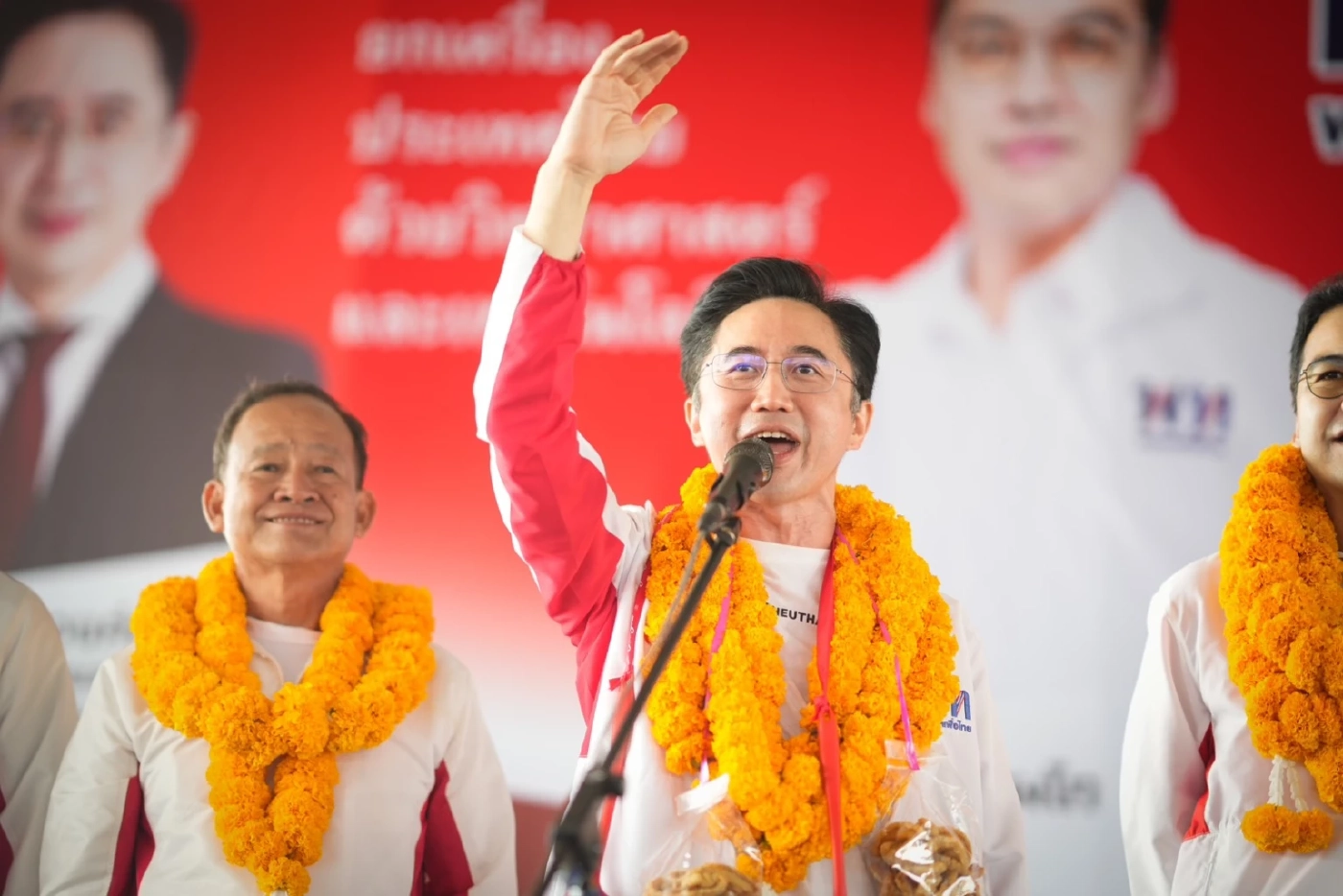 “ยศชนัน” ลุยเชียงใหม่ ลั่นนโยบายเพื่อไทย ทำได้เพราะหาเงินเป็น