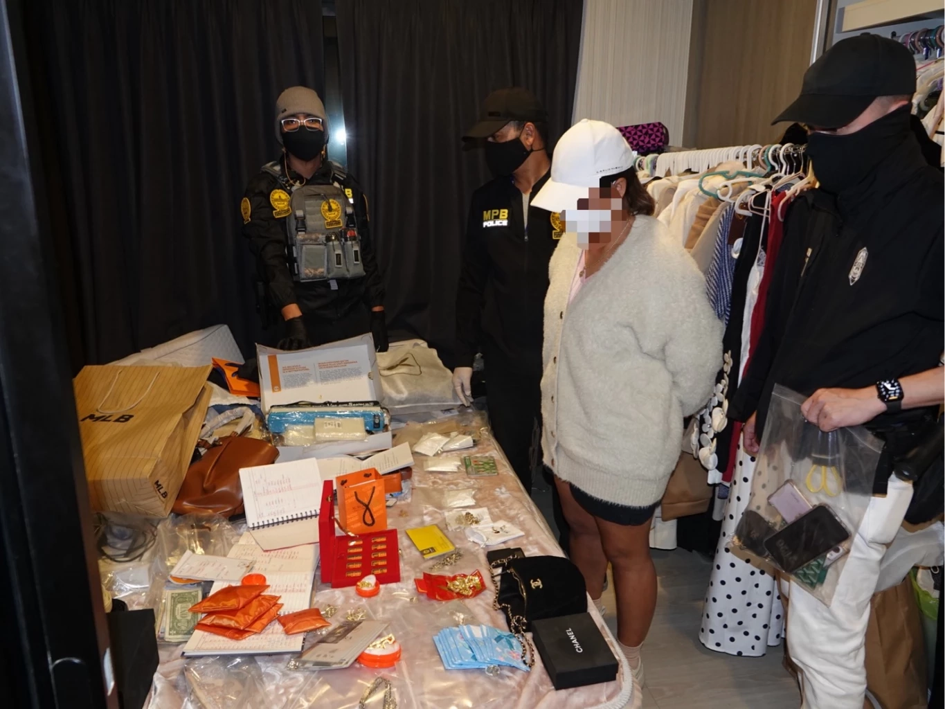 รวบเจ้าแม่โคเคน เมียคนผิวสี พบสมุดรายชื่อ อึ้ง!! ลูกค้าไฮโซเพียบ