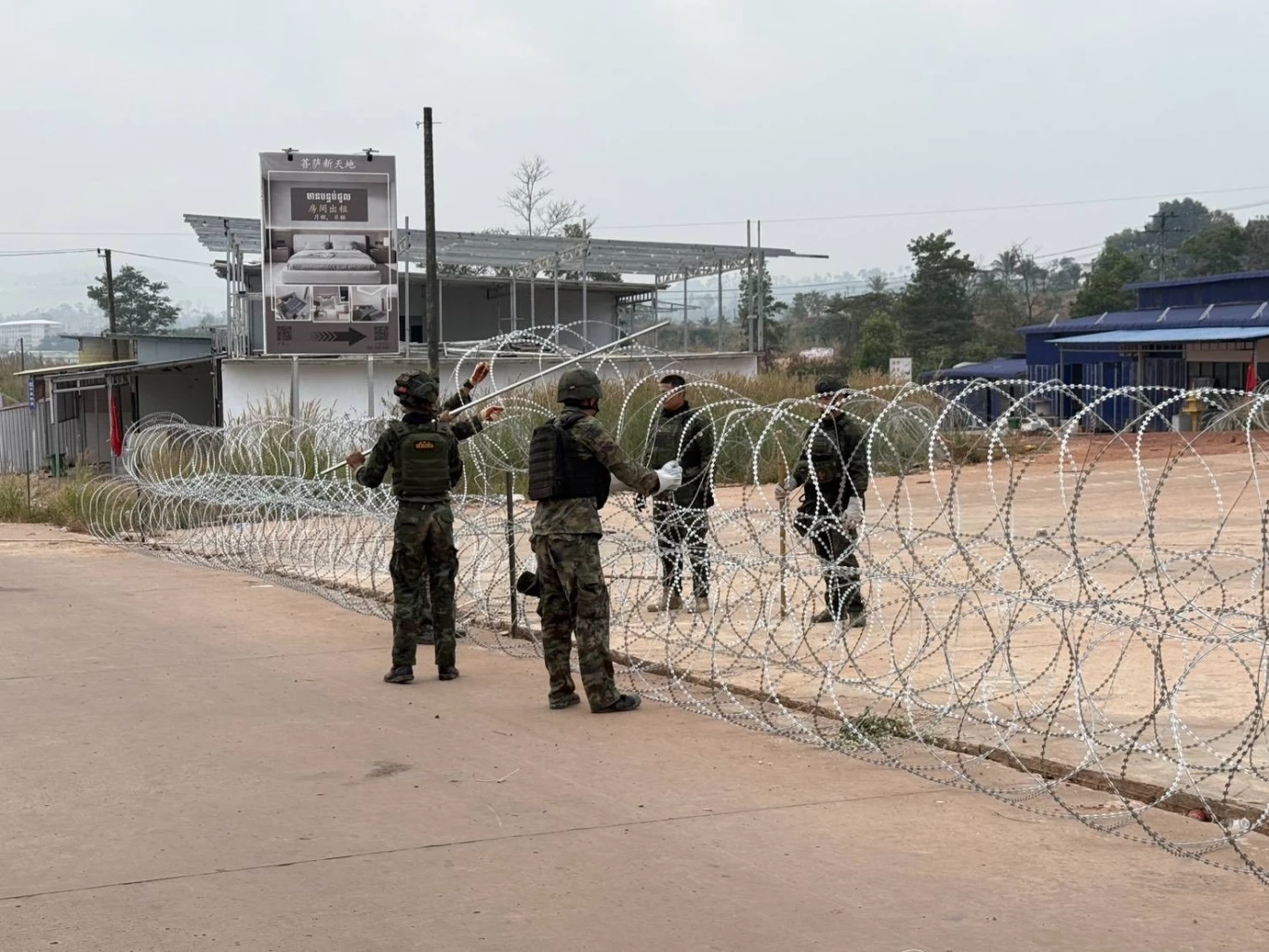 เปิดคลิป! ฉก.นย.ตราด เข้ายับยั้ง "ชาวจีนรื้อรั้วลวดหนาม" บ้านท่าเส้นโดยพลการ
