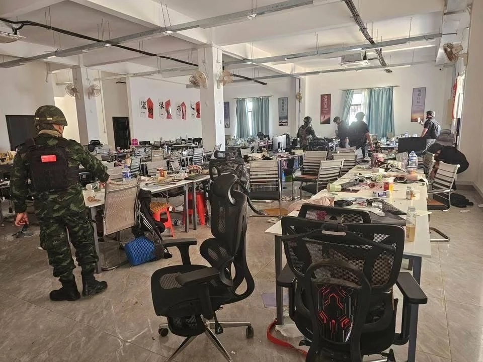 ช็อก! เปิดภาพฐาน "สแกมเมอร์" ด่านช่องจอม-โอร์เสม็ด เจอหลักฐานอื้อ พบสร้าง "โรงพักปลอม"