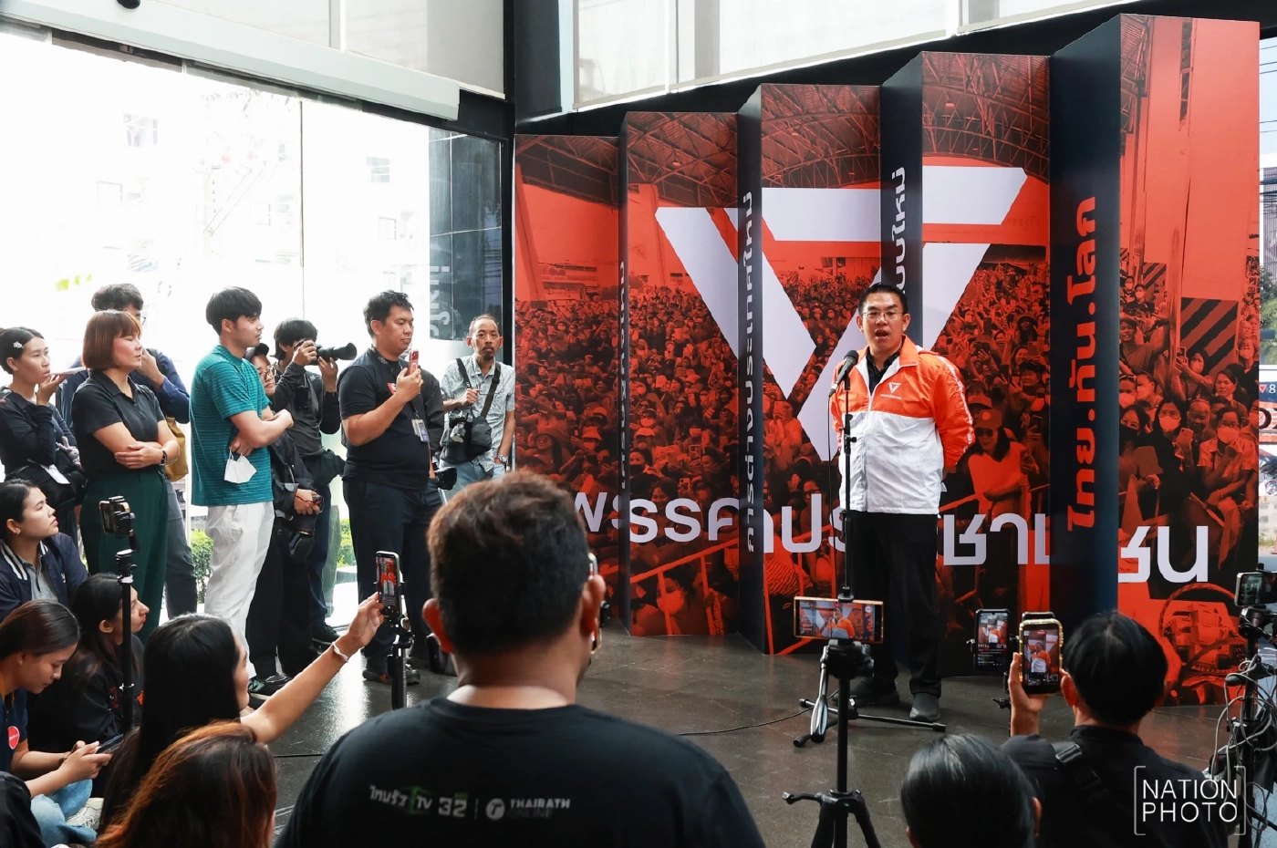 วิโรจน์ ลักขณาอดิศร 