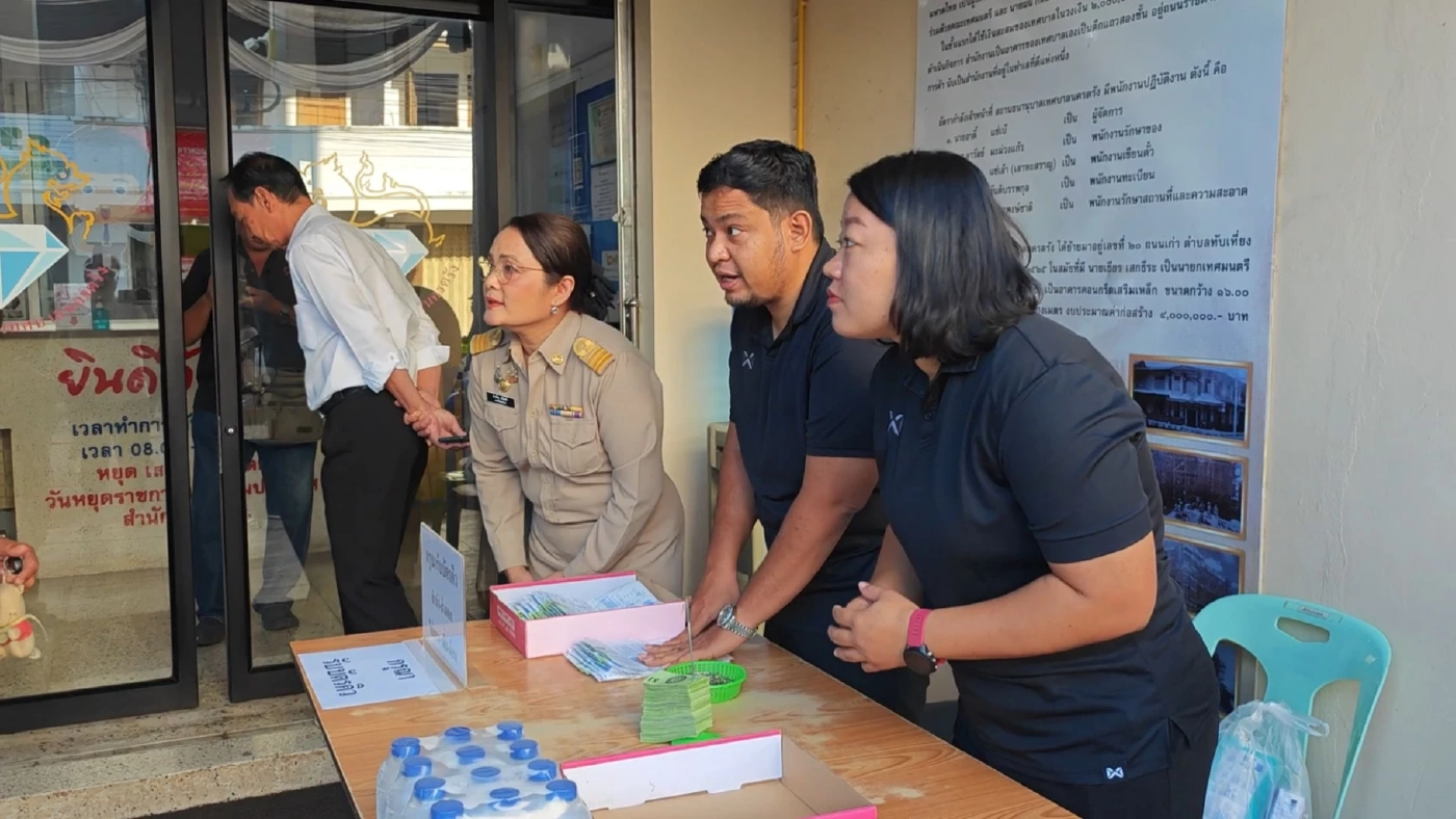 ปชช.แห่ตรวจสอบ-ขอไถ่ทองแน่น หลัง จนท.ลอบฉกทองจาก "โรงตึ๊ง"