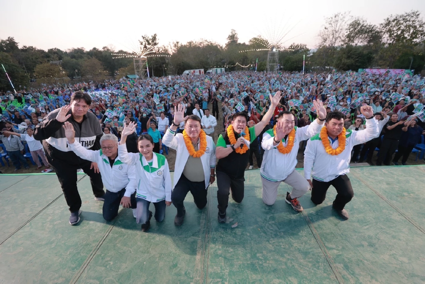 กล้าธรรม ขนทัพแกนนำ "ธรรมนัส-นฤมล-ไผ่ ลิกค์" อ้อนขอคะแนนชาว “ตาก”