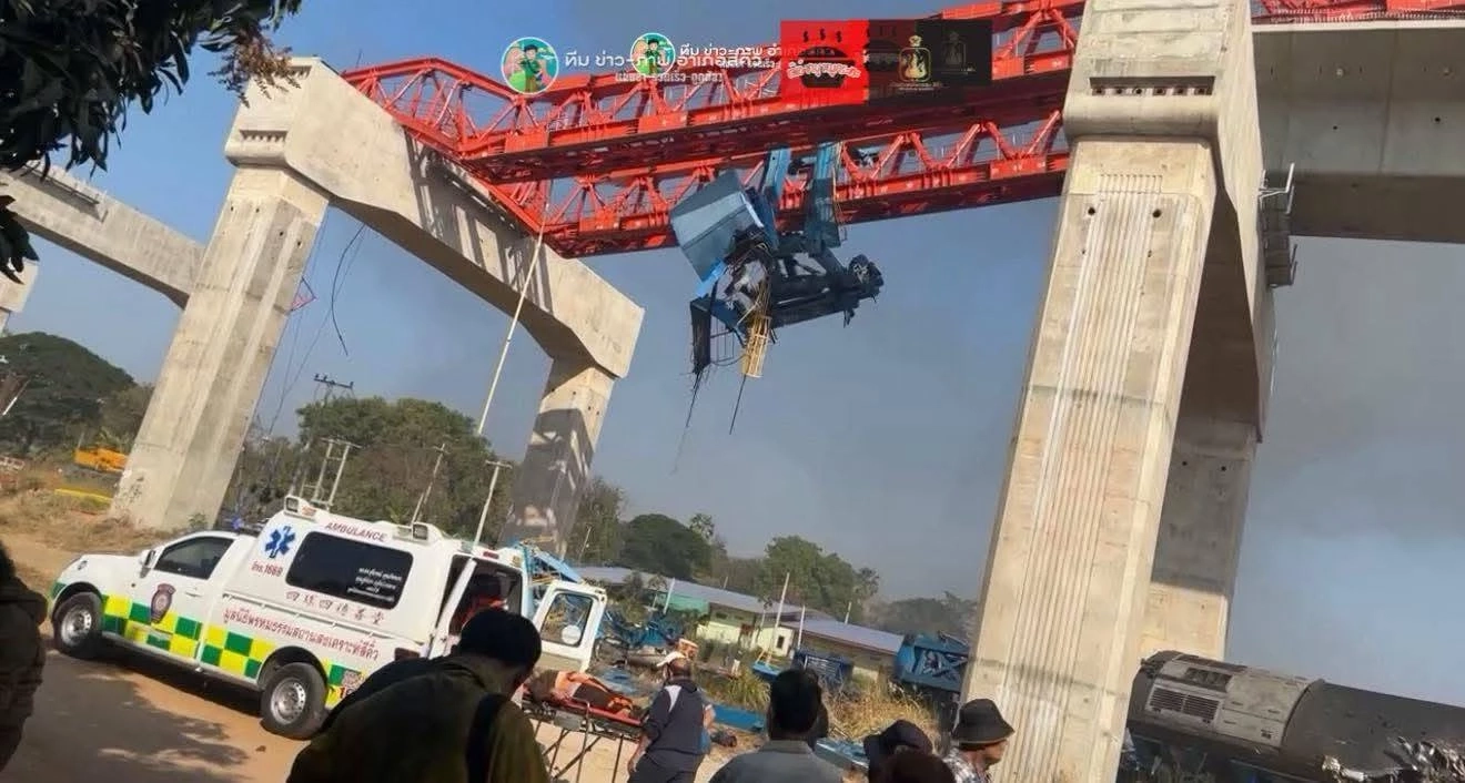 ด่วน! เครนล้มขวางรถไฟ พุ่งชนไฟท่วม เบื้องต้นดับ 7 ติดในซากหลายราย