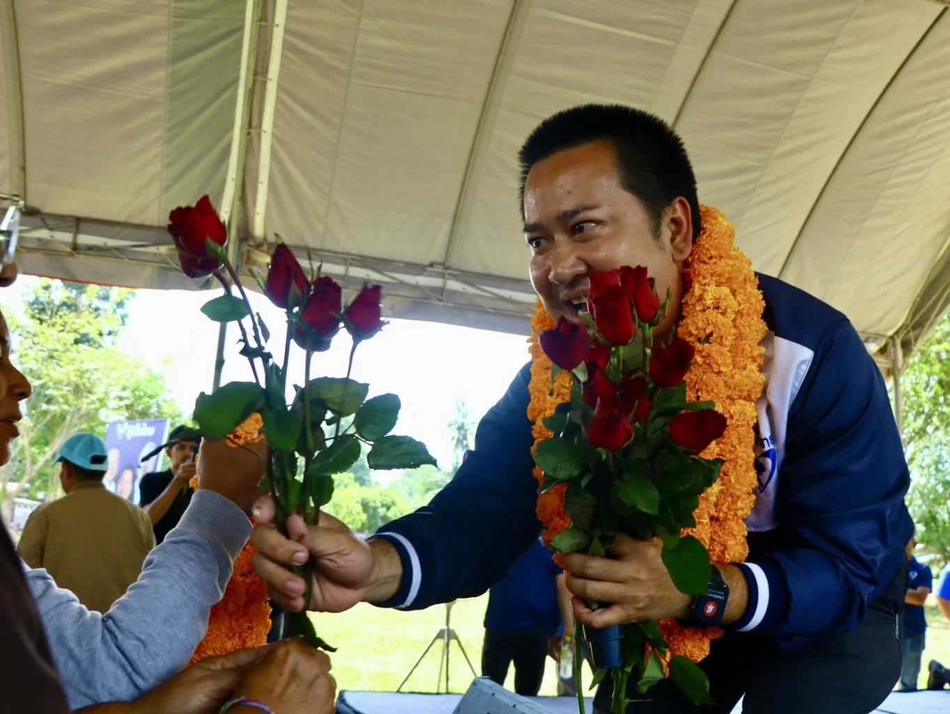 สนามสงขลาคึกคัก ! “พิพัฒน์” ปราศรัยเขต 6 คนแห่ฟังกว่า 2,500