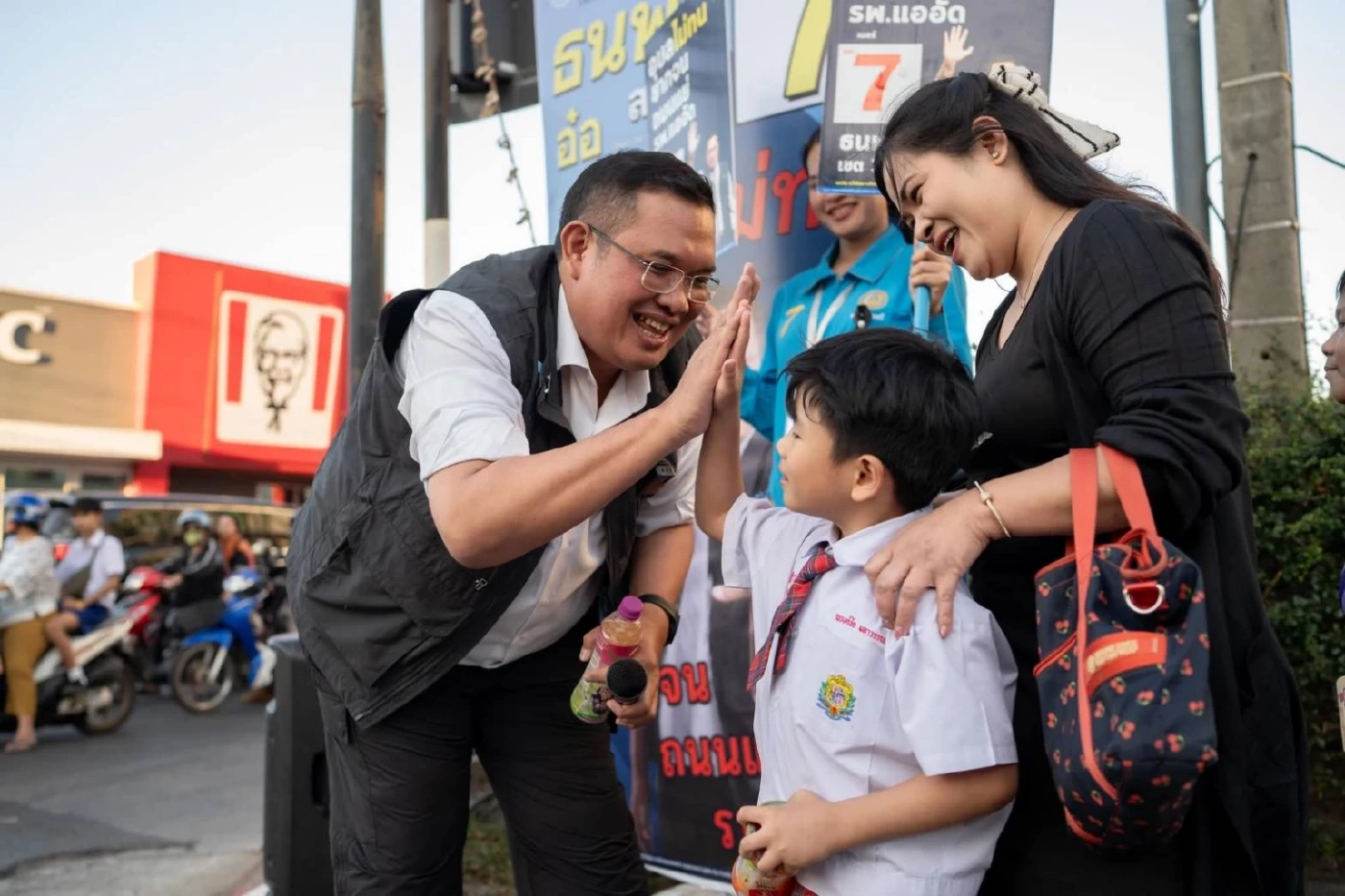 "ปชป." ปลุกเลือกตั้งสุจริตสกัด "ทุนเทา" หวั่นประเทศติดกับหลุมดำ