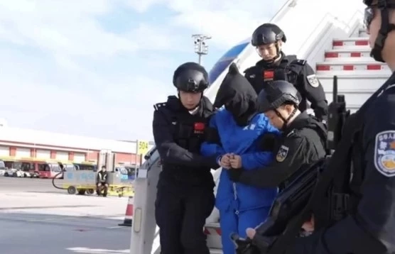 จีนส่งหน่วยสวาทรับตัว "เฉิน จื้อ" จากกัมพูชา ไปดำเนินคดีที่จีน