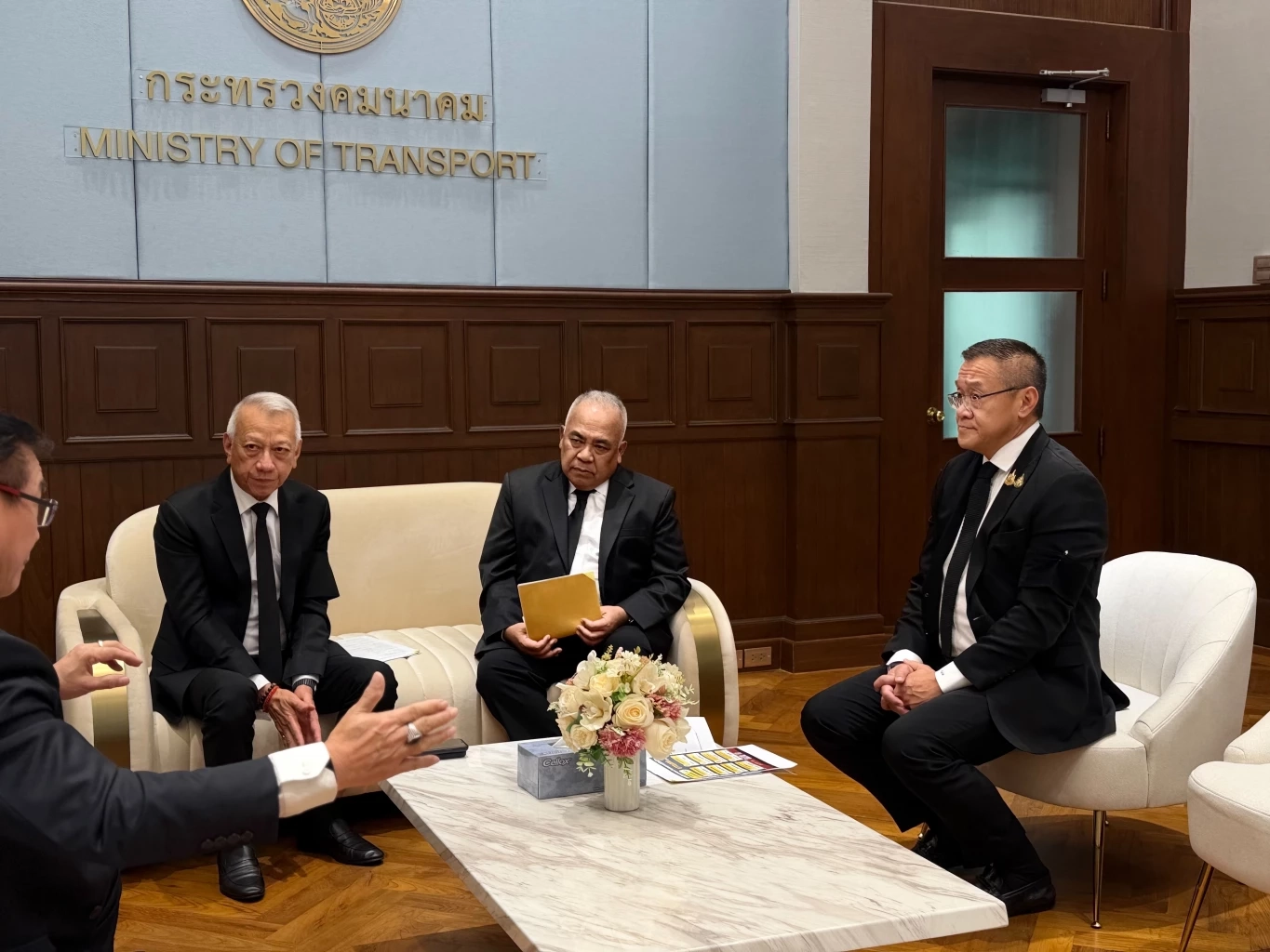 “พิพัฒน์” เร่งเยียวยาเครนถล่ม สั่งจ่ายทันที เสียชีวิตรายละล้าน