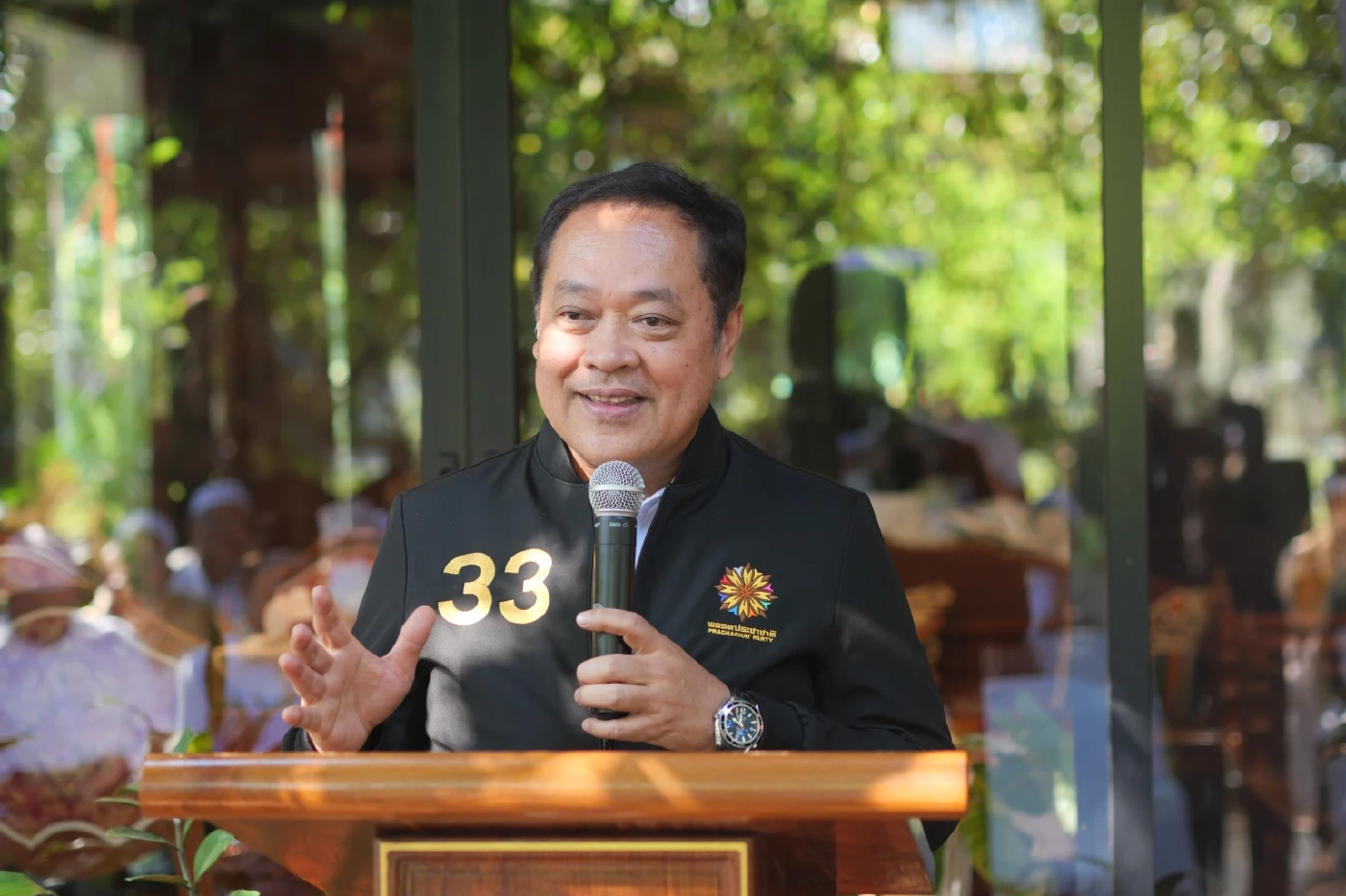 พันตำรวจเอก ทวี สอดส่อง หัวหน้าพรรคประชาชาติ