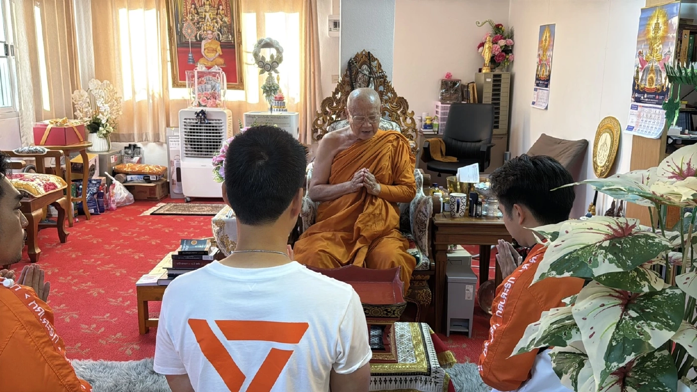 “เท้ง” ลั่นกวาด 10 เขต ชม. ย้ำไม่โหวต “อนุทิน” ไม่ร่วม รบ.“กล้าธรรม”